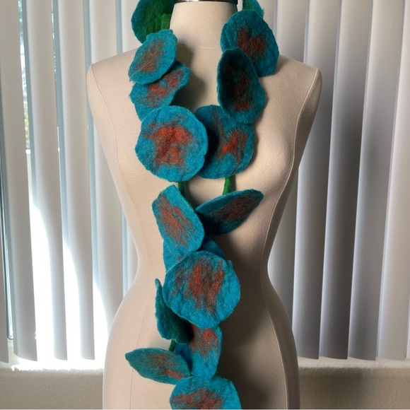 Brand New Handmade Felted Wool Flower Boa Garland Scarf - Picture 8 of 12
